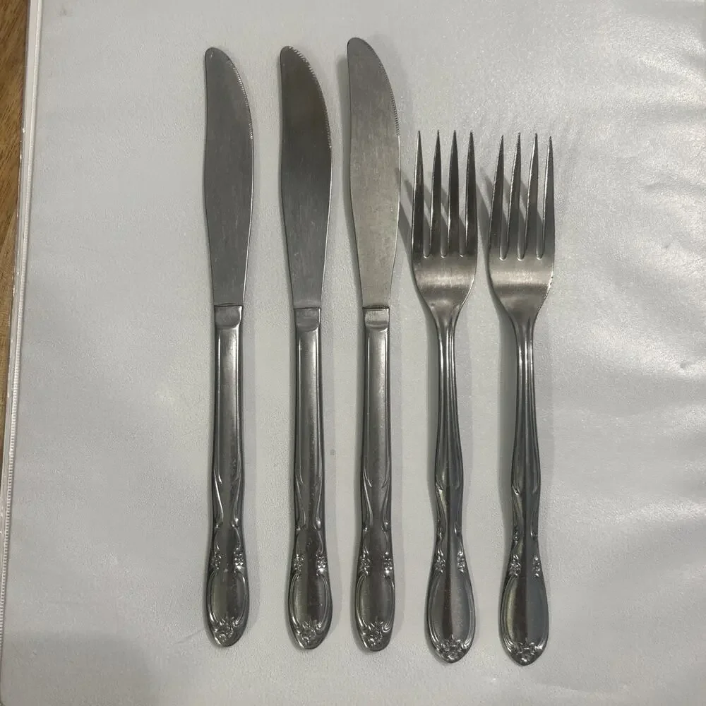 Vtg Superior International Chapel Hill Set of 5 - Dinner Knives & 2 Dinner Forks